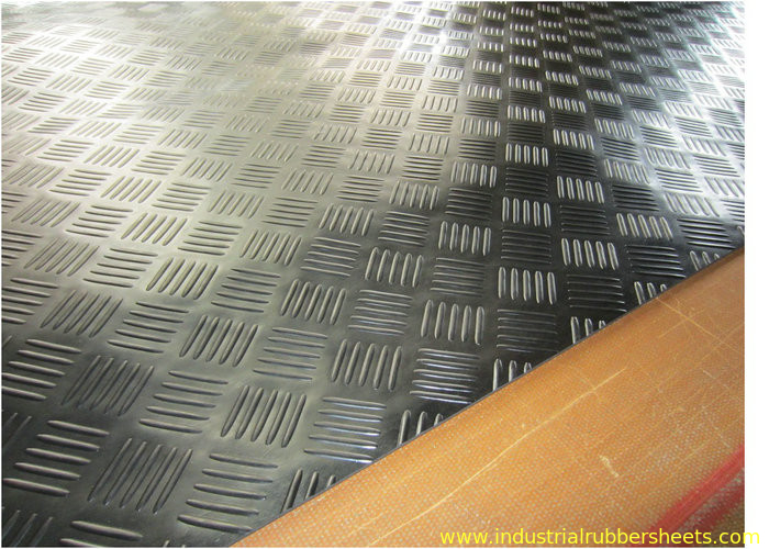 Waterproof Industrial Rubber Sheet For Mat , Anti - slip Rubber Flooring  Sheet
